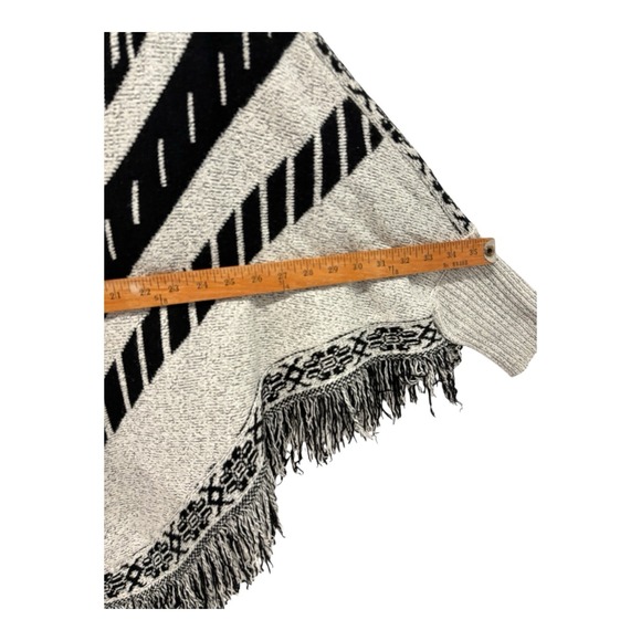 Poncho Sweater Womens Medium Black White Aztec Fringed Tie Front Arm Sleeves - Picture 7 of 10